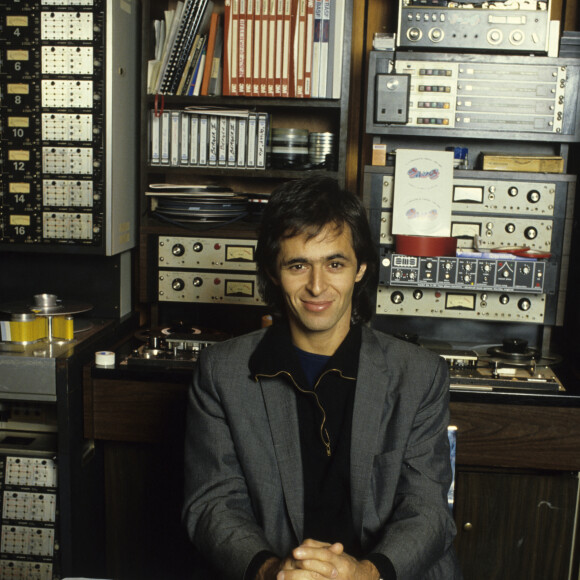 Archives -  En France, Jean-Jacques Goldman dans un studio d'enregistrement en décembre 1985. © Michel Croizard via Bestimage