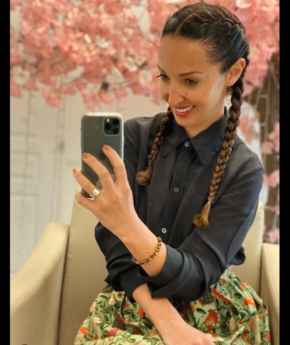 Emmanuelle Rivassoux souriante sur Instagram.