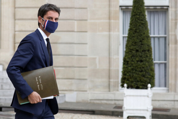 Gabriel Attal, Porte-parole du Gouvernement à la sortie du conseil des ministres du 5 mai 2021, au palais de l'Elysée à Paris. © Stéphane Lemouton / Bestimage