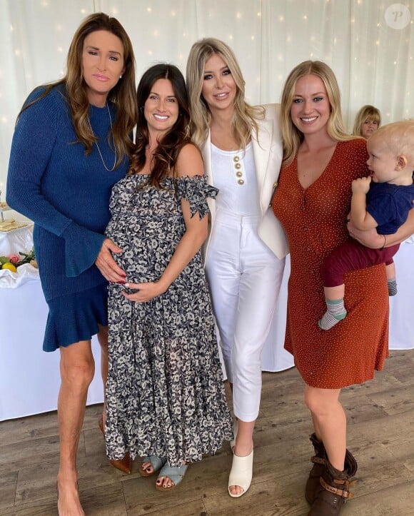 Caitlyn Jenner, sa compagne Sophia Hutchins et ses belles-filles Cayley et Valerie.