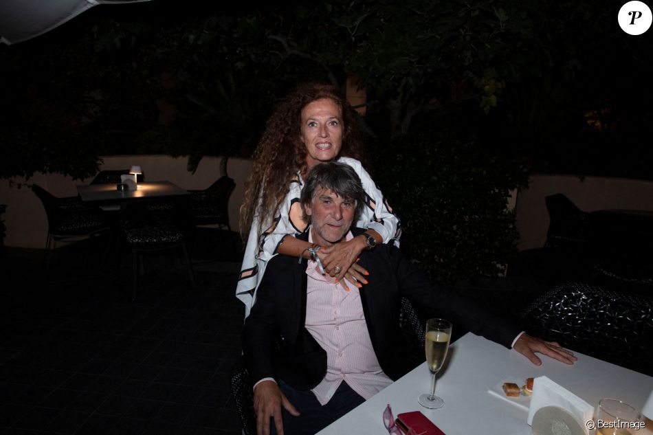 Tex et sa femme Béatrice lors de la fête d&#039;anniversaire de Massimo Gargia (81 ans) organisé par l&#039;hôtel de Paris à Saint-Tropez, Côte d&#039;Azur, France, le 20 août 2021. © Jack Tribeca/Bestimage   