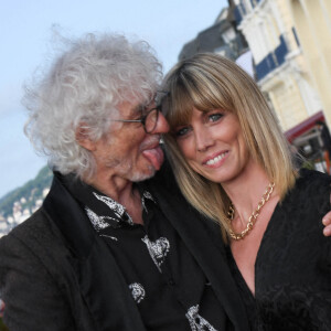 Louis Bertignac et sa compagne Laetitia Brichet - People sur le tapis rouge lors du 35ème festival du film de Cabourg © Coadic Guirec / Bestimage 