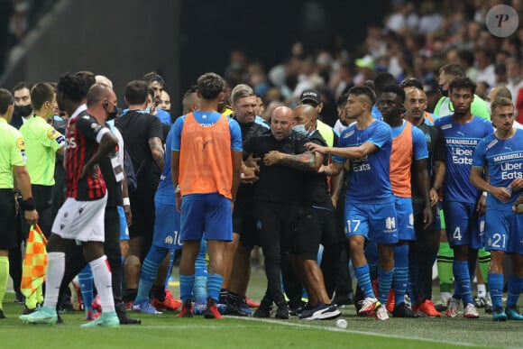 Match de football en ligue 1 Uber Eats : Match définitivement arrêté après le refus des joueurs de l'OM (Marseille) de reprendre le jeu suites à des incidents avec les supporters de Nice le 22 août 2021. © Jonathan Moscrop/Sportimage/Cal Sport Media / Zuma / Bestimage