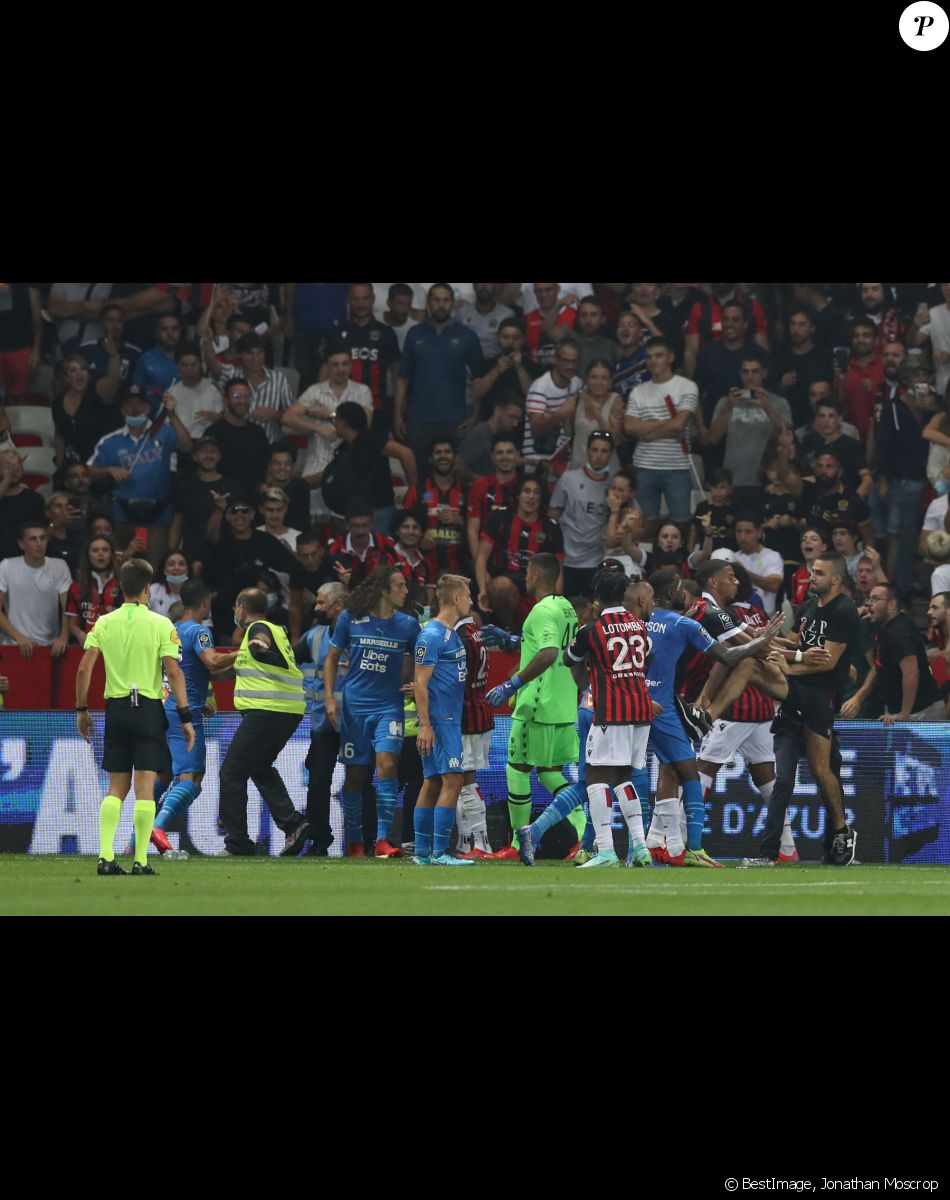 Match de football en ligue 1 Uber Eats : Match définitivement arrêté après le refus des joueurs de l'OM (Marseille) de reprendre le jeu suites à des incidents avec les supporters de Nice le 22 août 2021. © Jonathan Moscrop/Sportimage/Cal Sport Media / Zuma / Bestimage