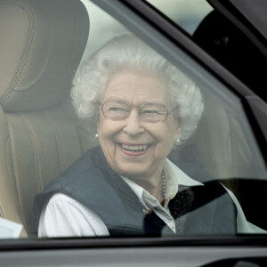 La reine Elisabeth II d'Angleterre, de retour d'Ecosse après la Holyrood Week, assiste à la course hippique "Royal Windsor Horse Show", le 2 juillet 2021 à Windsor. La souveraine est arrivée au volant de son Range Rover.