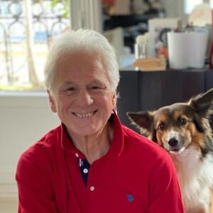 Gérard Lenorman et son fidèle chien Tilou sur Instagram.