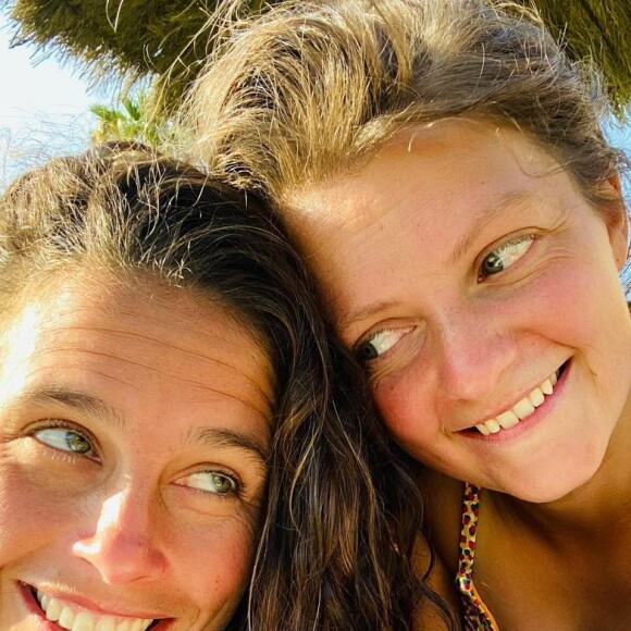 Clémence Castel (Koh-Lanta), en couple avec Marie et heureuse avec ses enfants Louis et Marin.