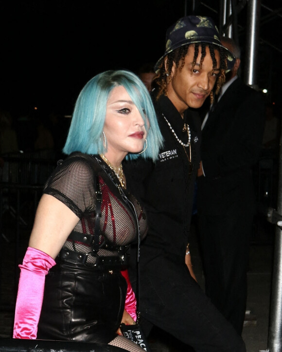 Madonna, avec son compagnon Ahlamalik Williams, se rend à une soirée pour la sortie de son vidéoclip "No fear, Courage, Resist" à l'hôtel Standard de New York, le 26 juin 2021.