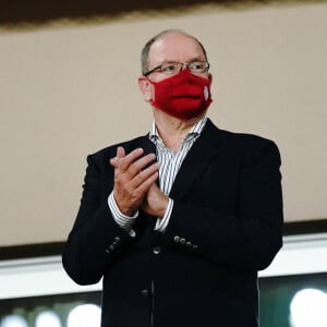 Le prince Albert II de Monaco assiste au match de championnat de Ligue 1 Uber Eats opposant l'AS Monaco au FC Nantes au stade Louis II à Monaco, le 6 août 2021. Le match s'est terminé sur un nul 1-1. © Norbert Scanella/Panoramic/bestimage  Prince Albert II of Monaco during the French L1 football match between AS Monaco and FC Nantes, at the Louis II stadium in Monaco, on August 6, 2021. The match ended in a 1-1 draw. 