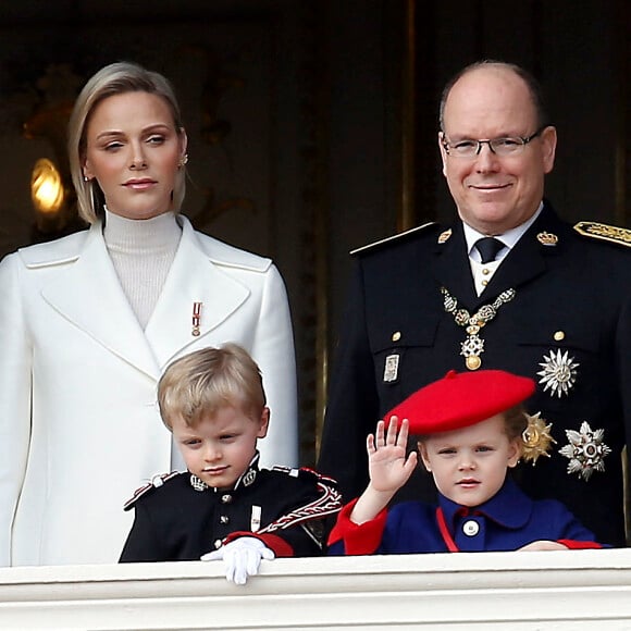 La princesse Charlène, le prince Albert II de Monaco, leurs enfants le prince Jacques et la princesse Gabriella - La famille princière de Monaco au balcon du palais lors de la Fête nationale monégasque à Monaco. Le 19 novembre 2019 © Jean-François Ottonello / Nice Matin / Bestimage