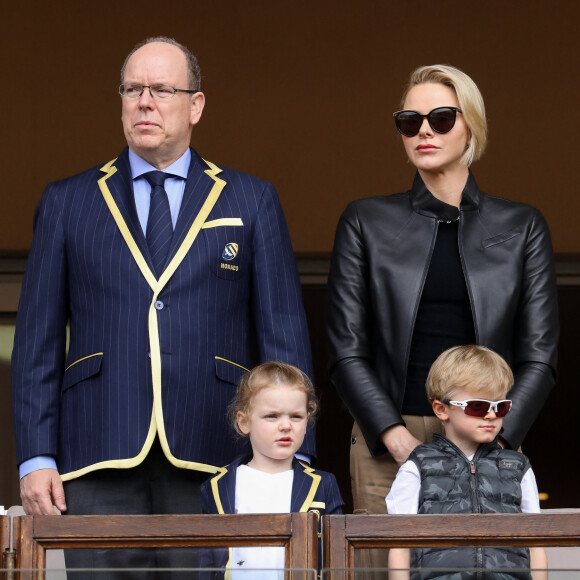 Le prince Albert II et la princesse Charlène de Monaco avec leurs enfants le prince Jacques de Monaco et la princesse Gabriella de Monaco lors de la 9ème édition du Tournoi Sainte Dévote de Rugby au Stade Louis II à Monaco. © Jean-Charles Vinaj/Pool/Bestimage