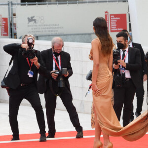 Zendaya assiste à la projection du film "Dune" lors du 78e Festival International du Film de Venise (La Mostra), vêtue d'une robe Balmain. Venise, le 3 septembre 2021.
