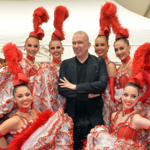 Exclusif - Jean-Paul Gaultier et les danseuses du Moulin Rouge - Backstage du concert anniversaire des 130 ans de la Tour Eiffel à Paris, qui sera diffusé le 26 octobre sur France 2. Le 2 octobre 2019. © Perusseau-Veeren/ Bestimage