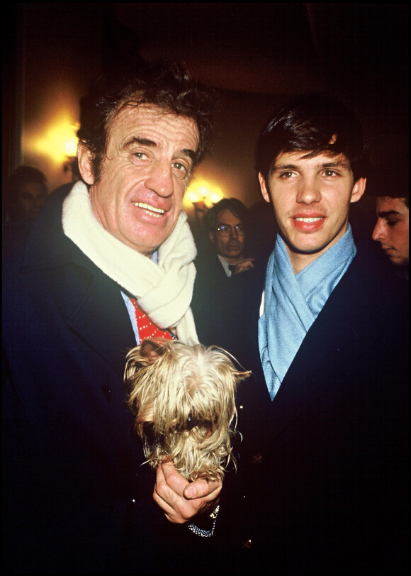Jean-Paul Belmondo et son fils Paul - Générale de la pièce "Kean" au théâtre Marigny, à Paris, le 3 mars 1987.