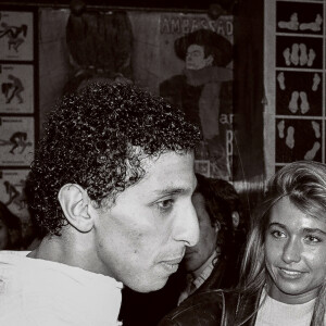 Archives - Jean-Paul Belmondo et sa femme Natty au bar de l'Olympia chez Maryline pour assister au spectacle de Smaïn " T'EN VEUX ? " en 1989. © Patrick Carpentier / Bestimage
