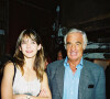 Sophie Marceau et Jean-Paul Belmondo lors de la générale de la pièce "J'adore la vie" le 12 septembre 2000.