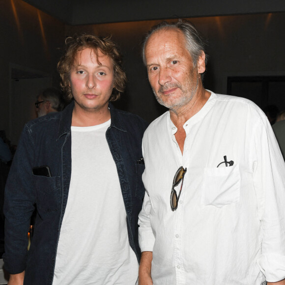 Exclusif - Sacha Sperling et Hippolyte Girardot - Dédicace du roman de Sacha Sperling "Le fils du pêcheur" à l'Hôtel Costes à Paris. Le 6 septembre 2021. © Coadic Guirec/Bestimage