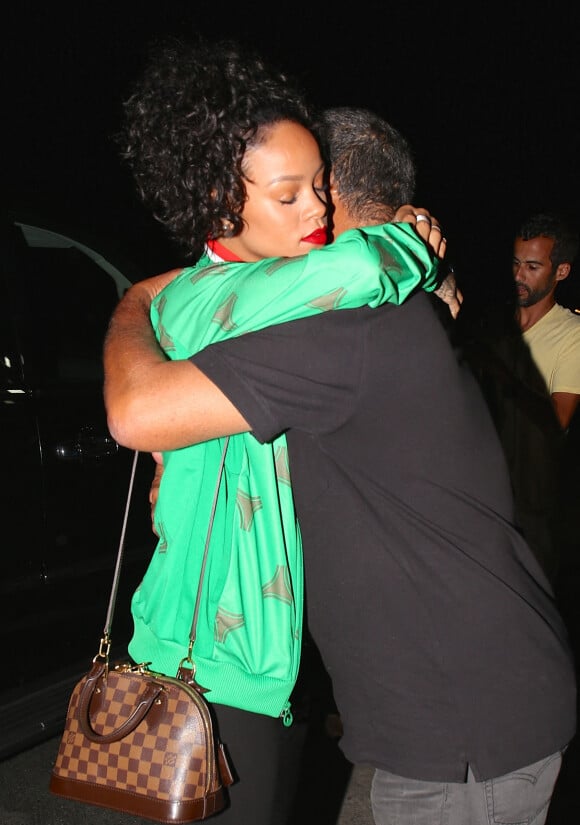 Rihanna avait poursuivi son père Ronald Fenty en justice. Ils ont finalement trouvé un accord, juste avant le début de leur procès.