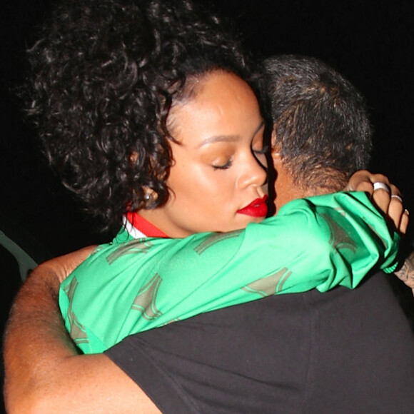 Rihanna avait poursuivi son père Ronald Fenty en justice. Ils ont finalement trouvé un accord, juste avant le début de leur procès.