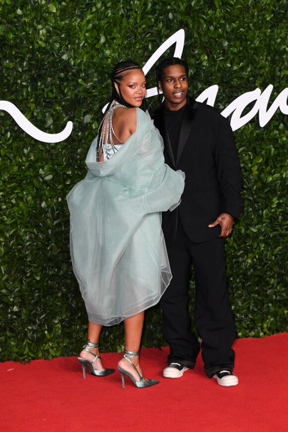 A$AP Rocky et Rihanna assistent à la cérémonie des "Fashion Awards 2019" au Royal Albert Hall à Londres.