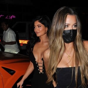 Kylie Jenner, Khloé Kardashian - Soirée de lancement de la nouvelle marque de tequila de K. Jenner au restaurant "The Nice Guy" à Los Angeles, le 21 mai 2021.