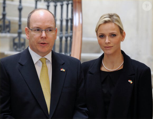 Le prince Albert de Monaco et sa femme Charlene en visite officielle à Dublin, le 5 avril 2011
