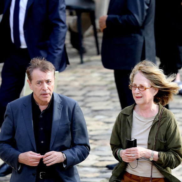 Guest et Nathalie Baye lors de la cérémonie d'hommage national à Jean-Paul Belmondo à l'Hôtel des Invalides à Paris, France, le 9 septembre 2021. © Dominique Jacovides/Bestimage 
