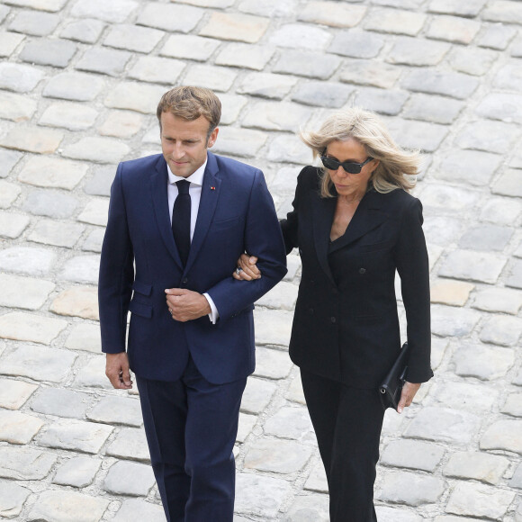 Le président de la République française, Emmanuel Macron et sa femme la Première Dame Brigitte Macron lors de la cérémonie d'hommage national à Jean-Paul Belmondo à l'Hôtel des Invalides à Paris, France, le 9 septembre 2021. © Dominique Jacovides/Bestimage 