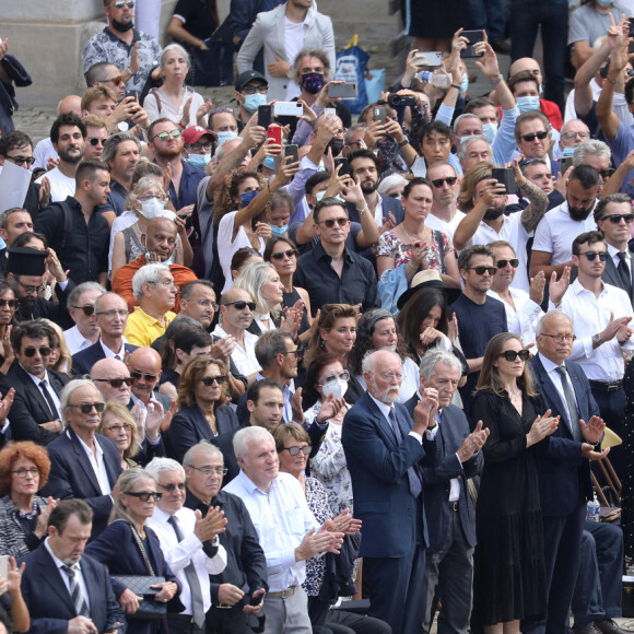 Jack Lang, sa femme Monique, Luis Fernandez, Nicolas Seydoux, Arielle Dombasle,Hugues Aufray, Andréa Ferréol, Patrick Chesnais, Nathalie Baye, Guillaume Canet, Cyril Viguier, Bernard Montiel, Patrick Bruel, Karine Le Marchand, Michel Drucker et guest lors de la cérémonie d'hommage national à Jean-Paul Belmondo à l'Hôtel des Invalides à Paris, France, le 9 septembre 2021. © Dominique Jacovides/Bestimage 