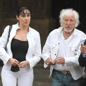 Hugues Aufray et sa compagne Muriel - Obsèques de Jean-Paul Belmondo en l'église Saint-Germain-des-Prés.