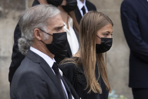 Stella et Paul Belmondo - Obsèques de Jean-Paul Belmondo en en l'église Saint-Germain-des-Prés, à Paris le 10 septembre 2021. © Cyril Moreau / Bestimage 