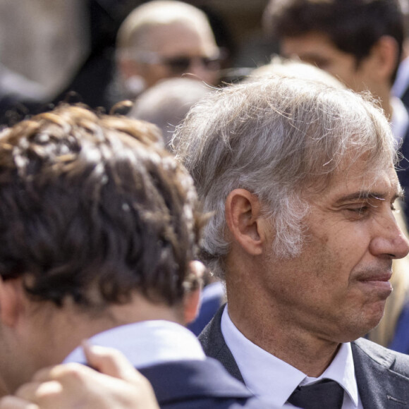 Paul Belmondo, Giacomo et Victor Belmondo - Sorties - Obsèques de Jean-Paul Belmondo en l'église Saint-Germain-des-Prés, à Paris le 10 septembre 2021. © Cyril Moreau / Bestimage 
