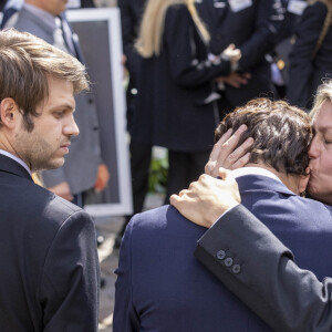 Alessandro Belmondo, Giacomo Belmondo, Luana Belmondo et Victor Belmondo - Sorties - Obsèques de Jean-Paul Belmondo en l'église Saint-Germain-des-Prés, à Paris le 10 septembre 2021. © Cyril Moreau / Bestimage 