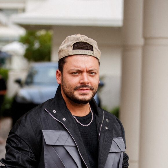 Kev Adams aperçu à la sortie de l'hôtel Martinez pendant le 74 ème festival international du film à Cannes (6-17 juillet 2021), le 13 juillet 2021. 