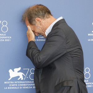 Vincent Lindon au photocall du film "Un Autre Monde" lors du festival international du film de Venise (La Mostra), à Venise, Italie, le 10 septembre 2021.