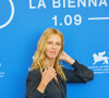 Sandrine Kiberlain au photocall du film "Un Autre Monde" lors du festival international du film de Venise (La Mostra), à Venise, Italie, le 10 septembre 2021.