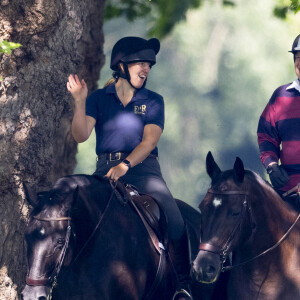 Le prince Andrew se promène à cheval de bon matin à Windsor, le 23 juillet 2021, date à laquelle il aurait pu fêter son 35 ème anniversaire de mariage avec S. Ferguson. 