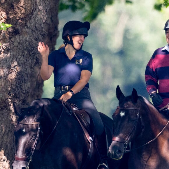 Le prince Andrew se promène à cheval de bon matin à Windsor, le 23 juillet 2021, date à laquelle il aurait pu fêter son 35 ème anniversaire de mariage avec S. Ferguson. 