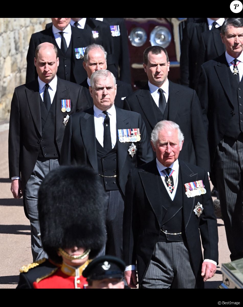 Le prince Charles, prince de Galles, le prince Andrew, duc d'York, le prince William, duc de Cambridge, Peter Phillips, David Armstrong-Jones, comte de Snowdon, Sir Timothy Laurence - Arrivées aux funérailles du prince Philip, duc d'Edimbourg à la chapelle Saint-Georges du château de Windsor, le 17 avril 2021.
