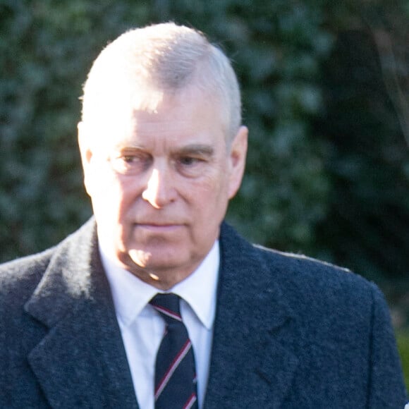 La reine Elisabeth II d'Angleterre et le prince Andrew, duc d'York, à leur arrivée au service dominical en l'église St Mary the Virgin à Hillington. Le 19 janvier 2020 