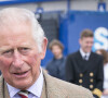 Le prince Charles, prince de Galles, visite le marché aux poissons Lerwick Harbour en Ecosse, le 30 juillet 2021. 