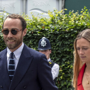 James Middleton et sa compagne Alizee Thevenet arrivent pour assister à la finale homme du tournoi de Wimbledon "Novak Djokovic - Roger Federer (7/6 - 1/6 - 7/6 - 4/6 - 13/12)" à Londres, le 14 juillet 2019.