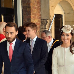 James et Pippa Middleton - Le prince William, duc de Cambridge, et Kate Catherine Middleton, duchesse de Cambridge, ont baptise leur fils, le prince George, en la chapelle royale du palais St James a Londres. Le 23 octobre 2013