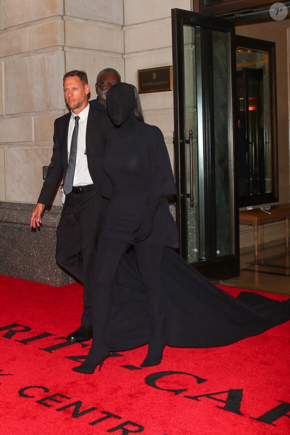 Kim Kardashian à la sortie de l'hôtel The Ritz-Carlton hotel New York pour se rendre à la soirée du Met Gala (Met Ball) 2021 à New York le 13 septembre 2021. 