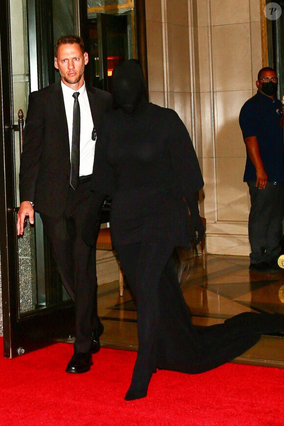 Kim Kardashian à la sortie de l'hôtel The Ritz-Carlton hotel New York pour se rendre à la soirée du Met Gala (Met Ball) 2021 à New York le 13 septembre 2021. 