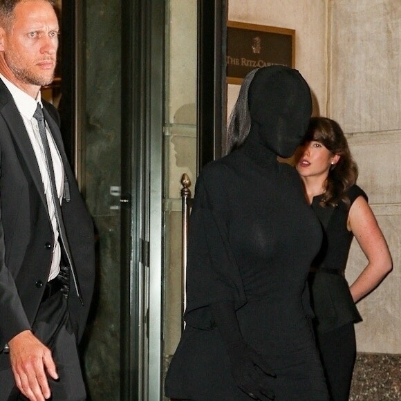 Kim Kardashian à la sortie de l'hôtel The Ritz-Carlton hotel New York pour se rendre à la soirée du Met Gala (Met Ball) 2021 à New York le 13 septembre 2021. 
