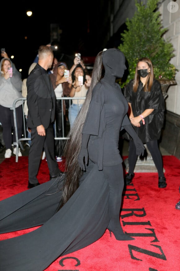 Kim Kardashian retourne à l'hôtel Ritz-Carlton pour changer de tenue après la soirée du Met Gala 2021 à New York, le 13 septembre 2021. Elle se rend ensuite à une after-party. 