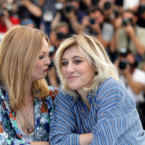 Valeria Bruni-Tedeschi, Vanessa Paradis - Photocall du film "Cette musique ne joue pour personne" lors du 74e Festival de Cannes. Le 10 juillet 2021. © Borde / Jacovides / Moreau / Bestimage