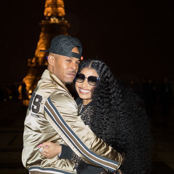 Exclusif - Prix spécial Nicki Minaj et son nouveau compagnon Kenneth "Zoo" Petty quittent l'hôtel Royal Monceau et vont poser en photo devant la tour Eiffel à Paris le 8 mars 2019.