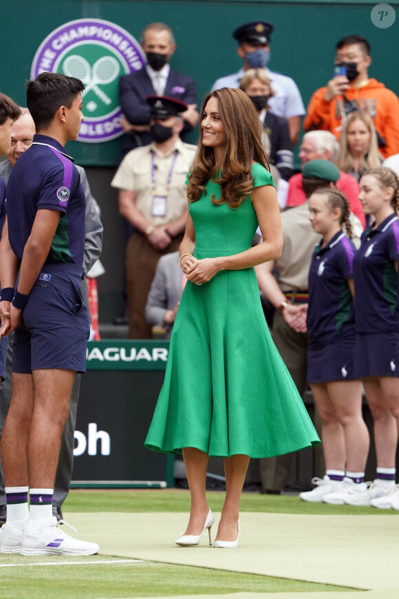 Catherine (Kate) Middleton, duchesse de Cambridge, sur le court central du tournoi de Wimbledon au All England Lawn Tennis and Croquet Club à Londres, Royaume Uni, le 10 juillet 2021.